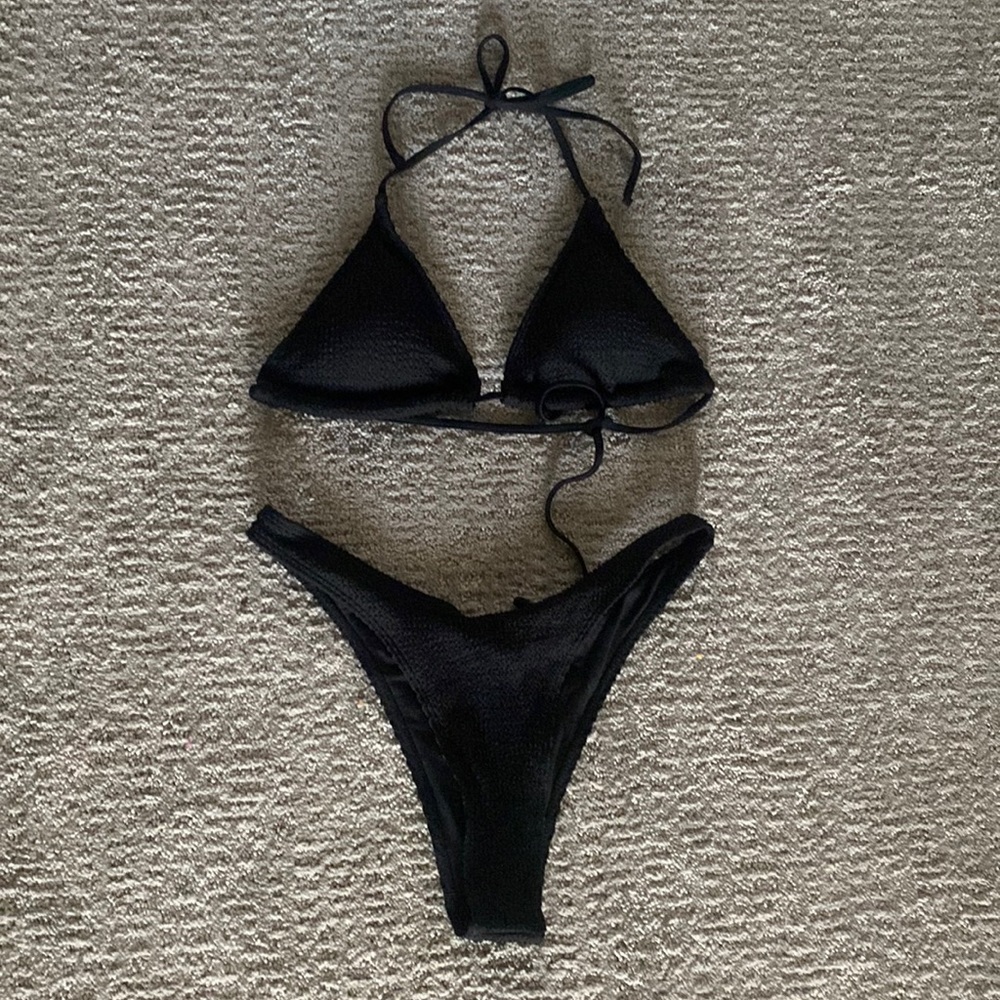 Black triangle string bikini